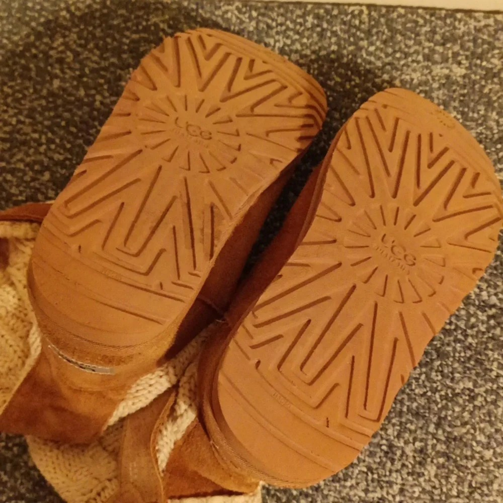 UGG Cassidee knit cuff brown suede size 6 s/n 1011460